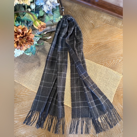 Geoffrey Beene Gray Cashme’ Scarf - Picture 2 of 4